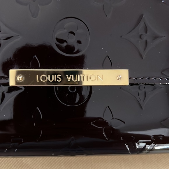 Louis Vuitton Vernis Amarante Robertson Pochette - Picture 3 of 8